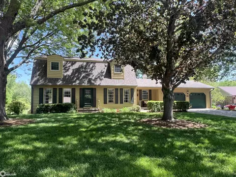 1221 Glenview Cir, Fairfield, IA 52556