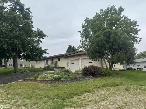 605 Pioneer Rd, Reinbeck, IA 50669