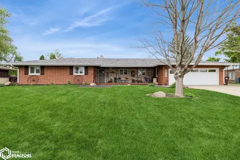 312 Sunset Ln, Marshalltown, IA 50158