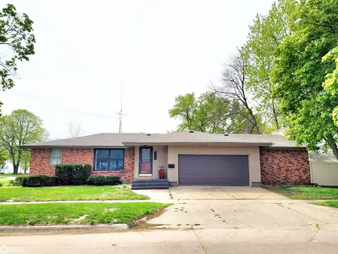 1205 9th St NW, Mason City, IA 50401