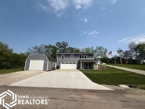 3140 3142 Barbara Dr, Brooklyn, IA 52211