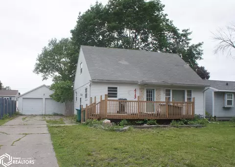 413 E Curve Dr, Webster City, IA 50595