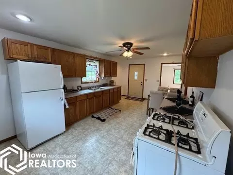 319 E Orch, Centerville, IA 52544 photo 12