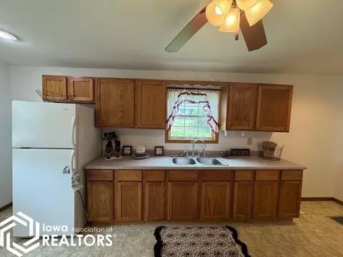 319 E Orch, Centerville, IA 52544 photo 13