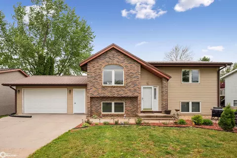 607 E Pershing Dr, Brooklyn, IA 52211