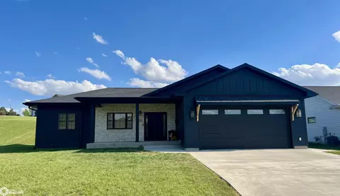 905 Pleasant Dr, Manning, IA 51455