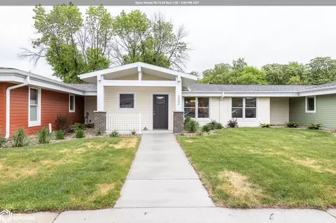 302 Oak Hill Ct, Clear Lake, IA 50428