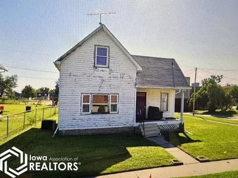 112 S 12th St, Marshalltown, IA 50158