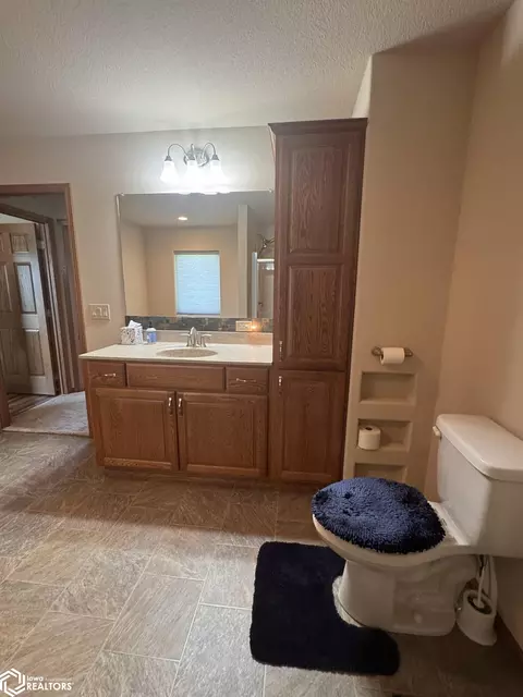 Bath - 1339 110th Ave, Murray, IA 50174 photo 4 of 6