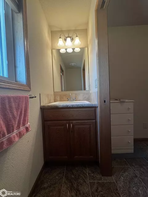 Bath - 1339 110th Ave, Murray, IA 50174 photo 2 of 6