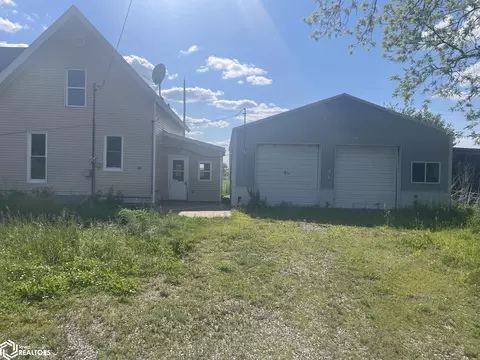 2902 Water St, Columbus City, IA 52737