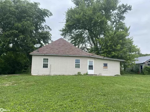 1553 Oakland Mills Rd, Mount Pleasant, IA 52641