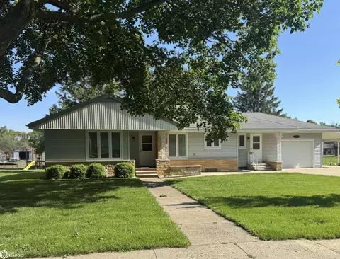 609 E Maple St, Hubbard, IA 50122