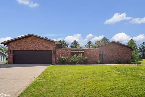 524 Harrison St, Victor, IA 52347