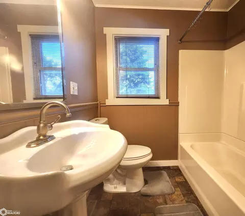 Bath - 304 E Jackson St, Corydon, IA 50060 photo 2 of 2
