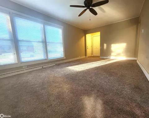 Living - 304 E Jackson St, Corydon, IA 50060 photo 4 of 5