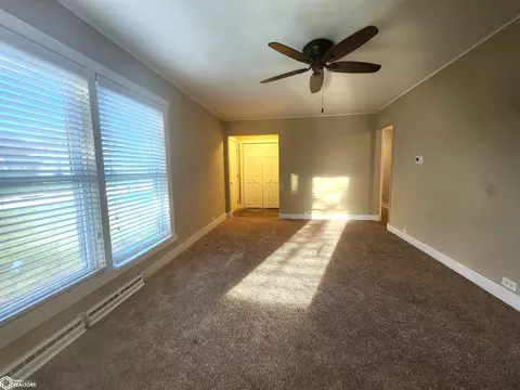 Living - 304 E Jackson St, Corydon, IA 50060 photo 3 of 5