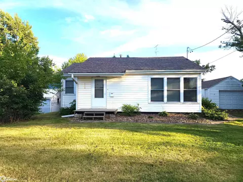 Exterior - 304 E Jackson St, Corydon, IA 50060 photo 2 of 4