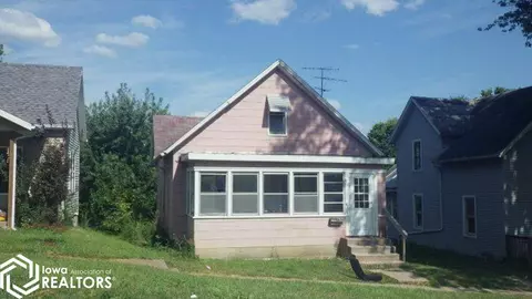 514 S 7th St, Burlington, IA 52601