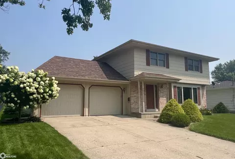 210 E 24th St N, Newton, IA 50208