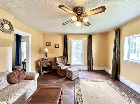 507 Center St, Garwin, IA 50632 photo 6