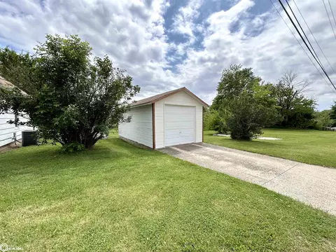 507 Center St, Garwin, IA 50632 photo 3