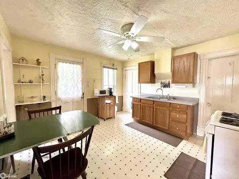 507 Center St, Garwin, IA 50632 photo 10