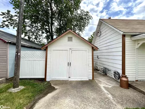 507 Center St, Garwin, IA 50632 photo 4