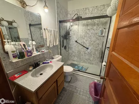 Bath - 402 E State St, Centerville, IA 52544 photo 1 of 2