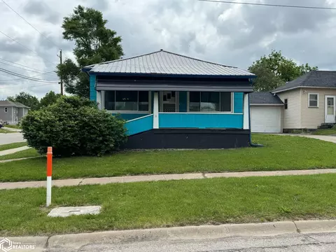 402 E State St, Centerville, IA 52544