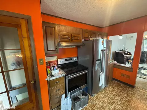 Kitchen - 402 E State St, Centerville, IA 52544 photo 4 of 4