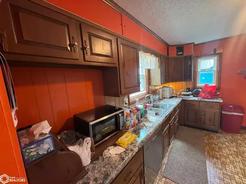 Kitchen - 402 E State St, Centerville, IA 52544 photo 2 of 4