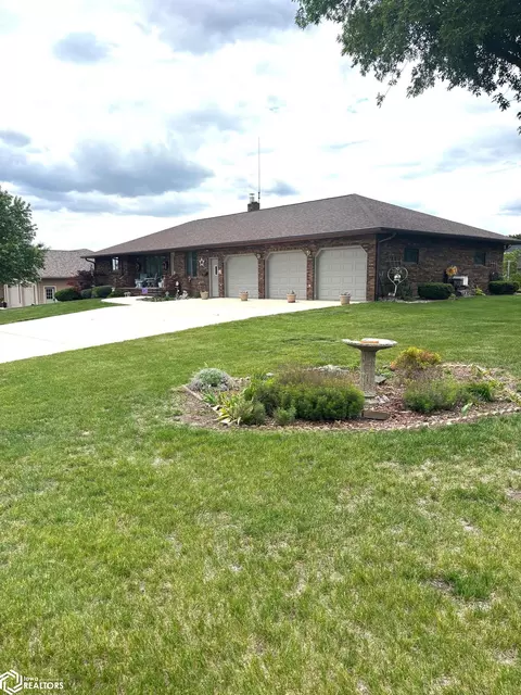 301 SW 8th St, West Bend, IA 50597
