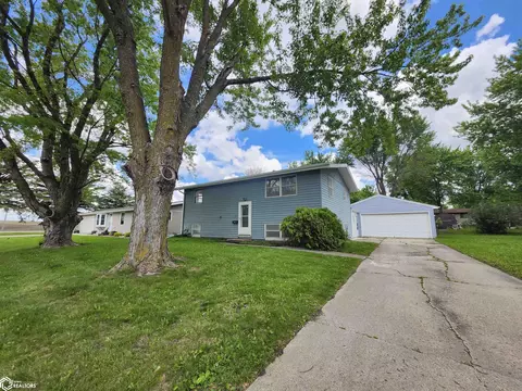 103 Cresthaven Ct, Forest City, IA 50436