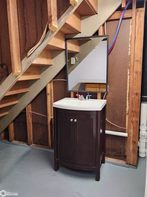 Bath - 1205 Maple St, Atlantic, IA 50022 photo 3 of 3