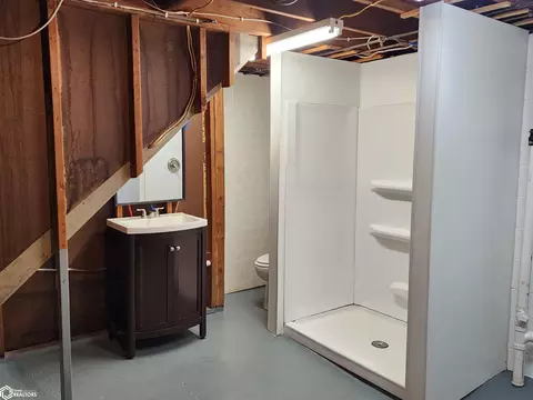 Bath - 1205 Maple St, Atlantic, IA 50022 photo 2 of 3