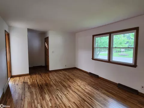 Living - 1205 Maple St, Atlantic, IA 50022 photo 2 of 4