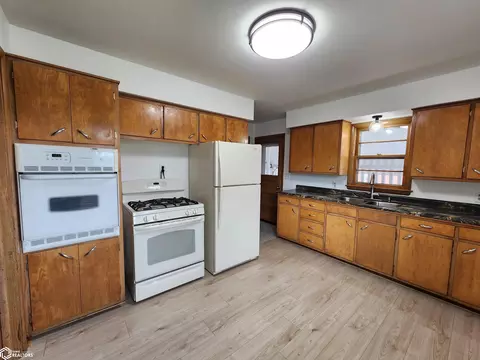 Kitchen - 1205 Maple St, Atlantic, IA 50022 photo 1 of 2