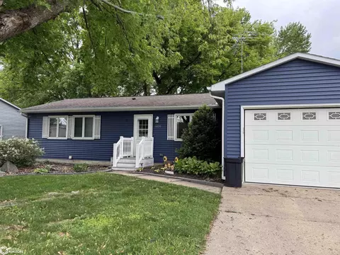 1020 N 7th St W, Clear Lake, IA 50428