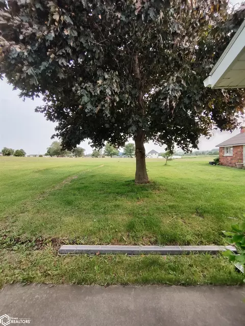 405 Johnson St, Garwin, IA 50632 photo 8