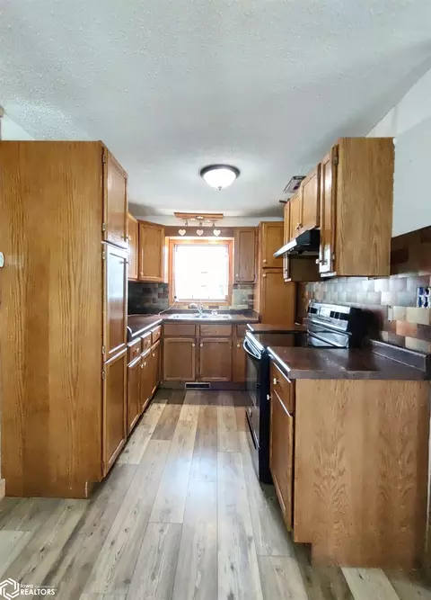 405 Johnson St, Garwin, IA 50632 photo 12