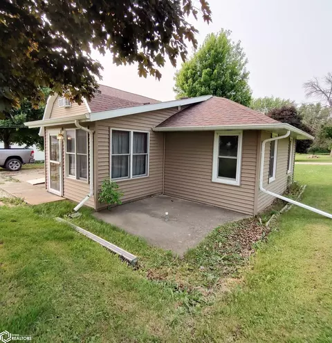 405 Johnson St, Garwin, IA 50632 photo 5