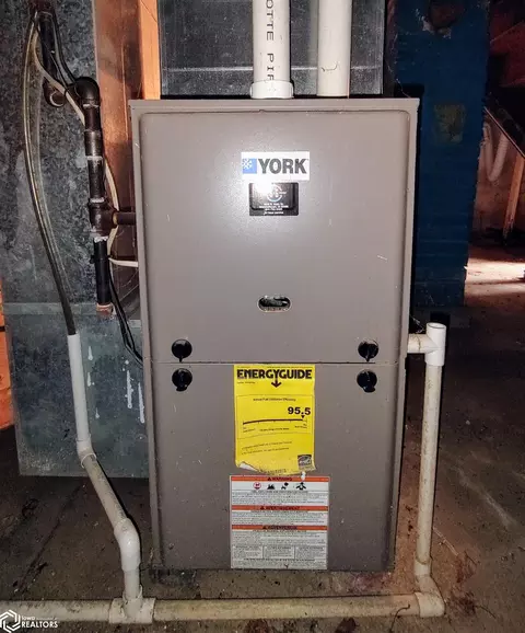 405 Johnson St, Garwin, IA 50632 photo 30
