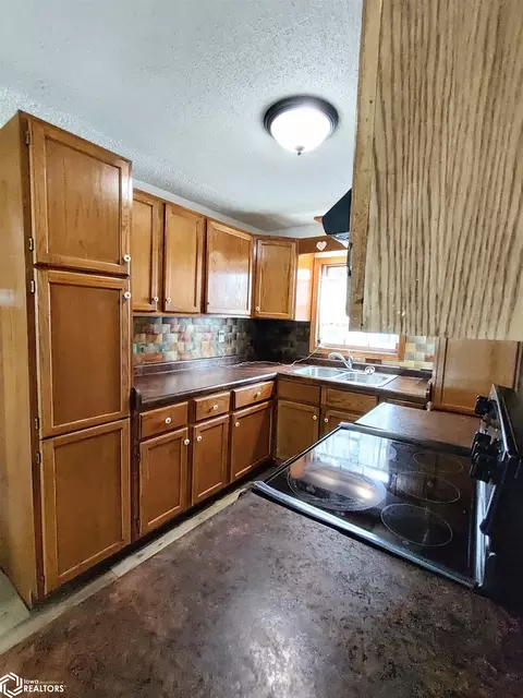 405 Johnson St, Garwin, IA 50632 photo 14