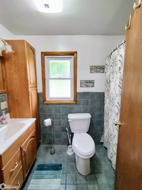 405 Johnson St, Garwin, IA 50632 photo 16