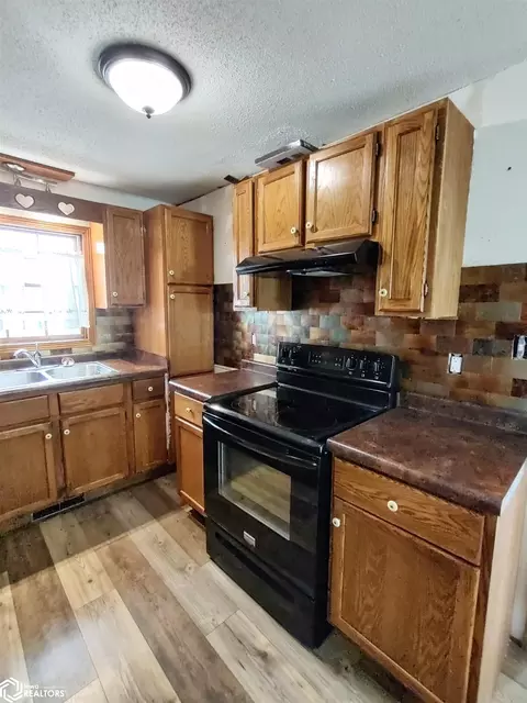 405 Johnson St, Garwin, IA 50632 photo 13