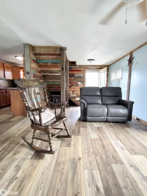 405 Johnson St, Garwin, IA 50632 photo 9