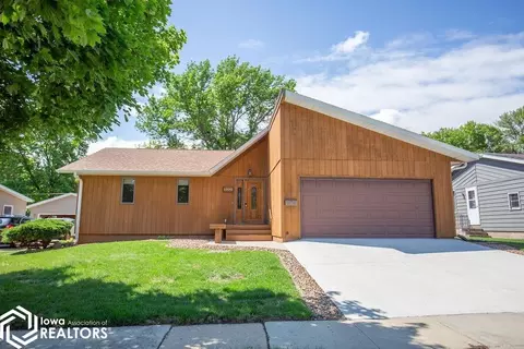 1302 E Linden St, Algona, IA 50511