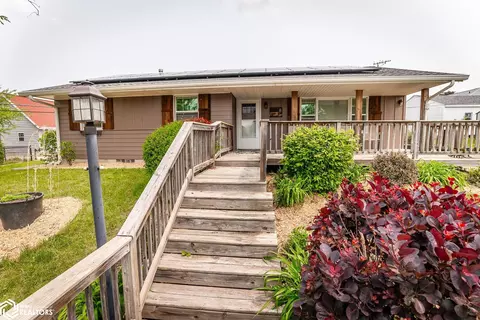 8 S 14th St, Marshalltown, IA 50158