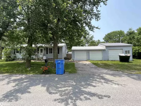105 S 6th St, Albia, IA 52531